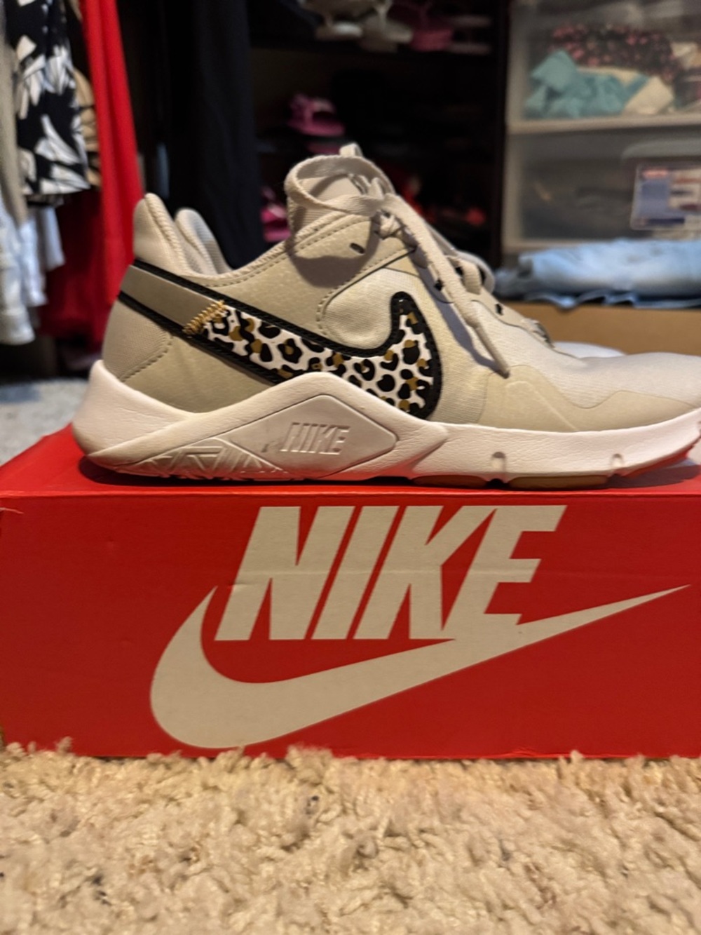 Women’s Nike tennis shoes
